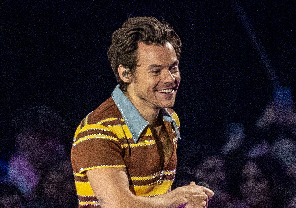 Harry styles performs live in coventry